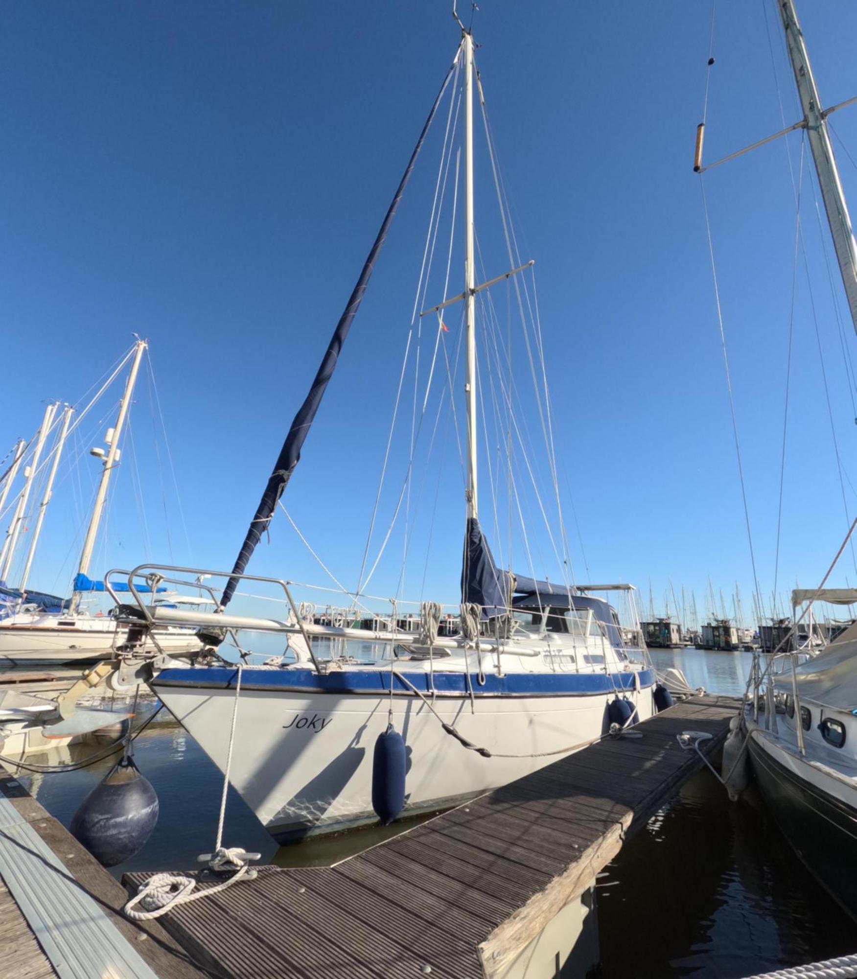Joky - Floating Refuge Botel *